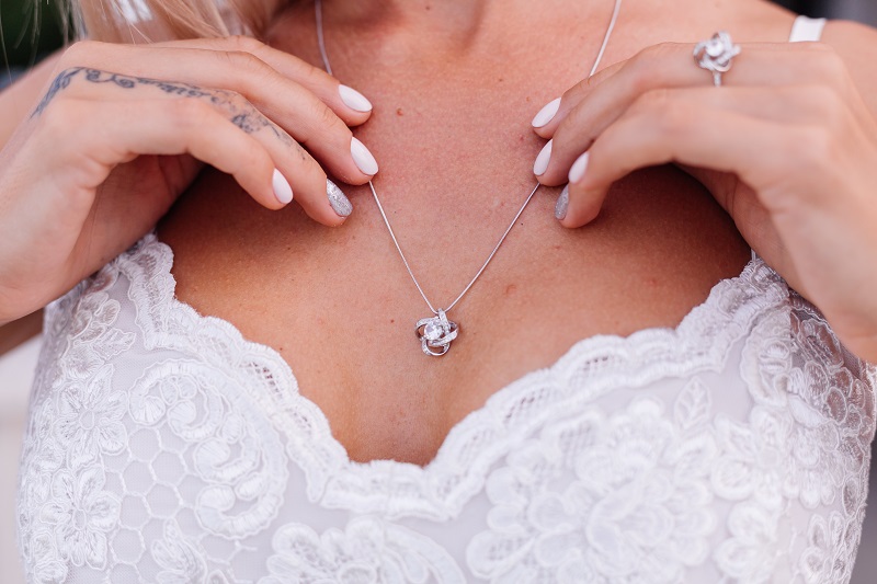 Choosing Jewelry for Your Wedding Day